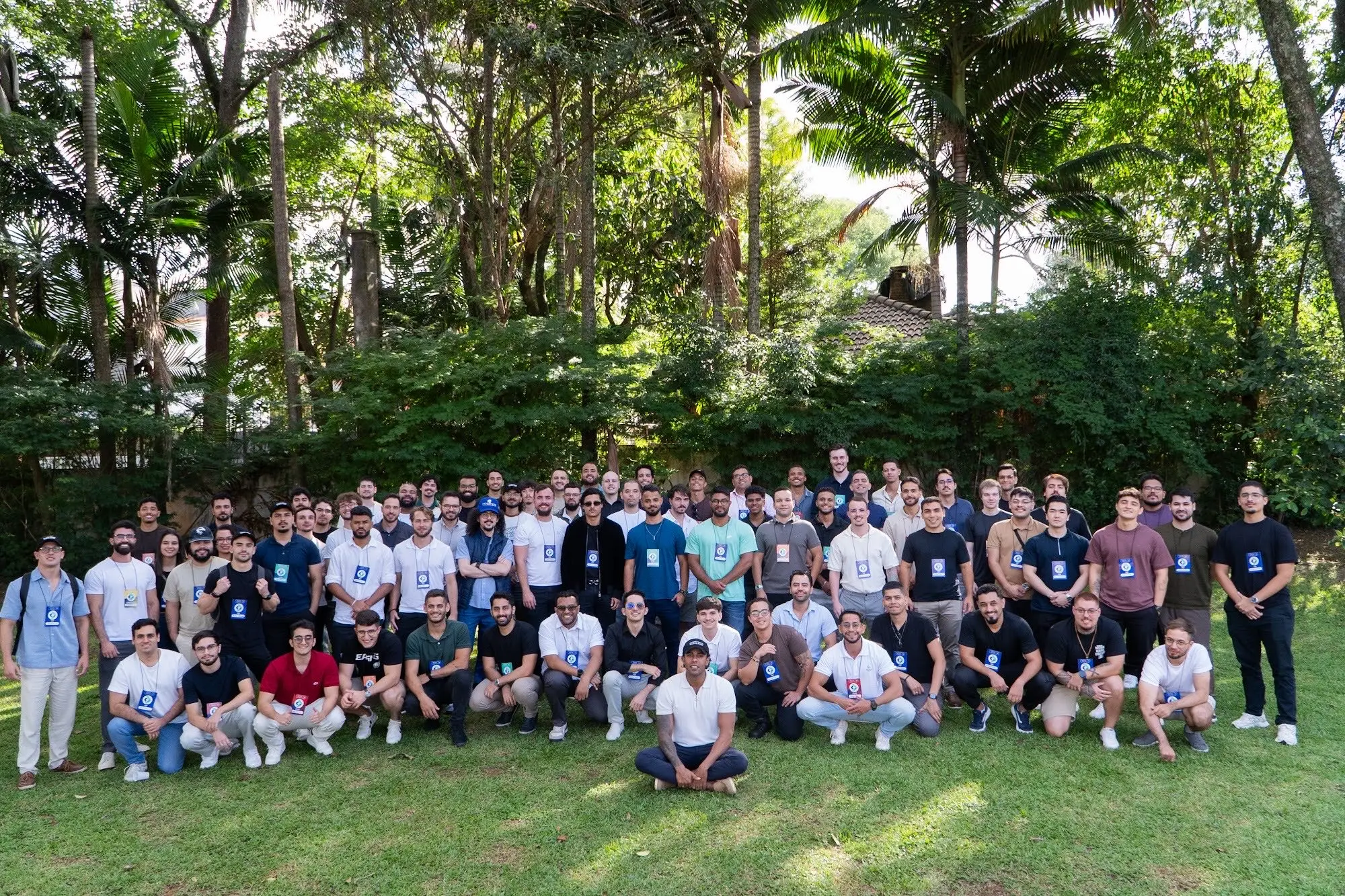 Foto oficial com todos os participantes da Borderless Conf 2026